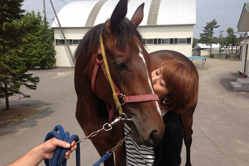 大学時代は競馬番組のリポーターも務めた