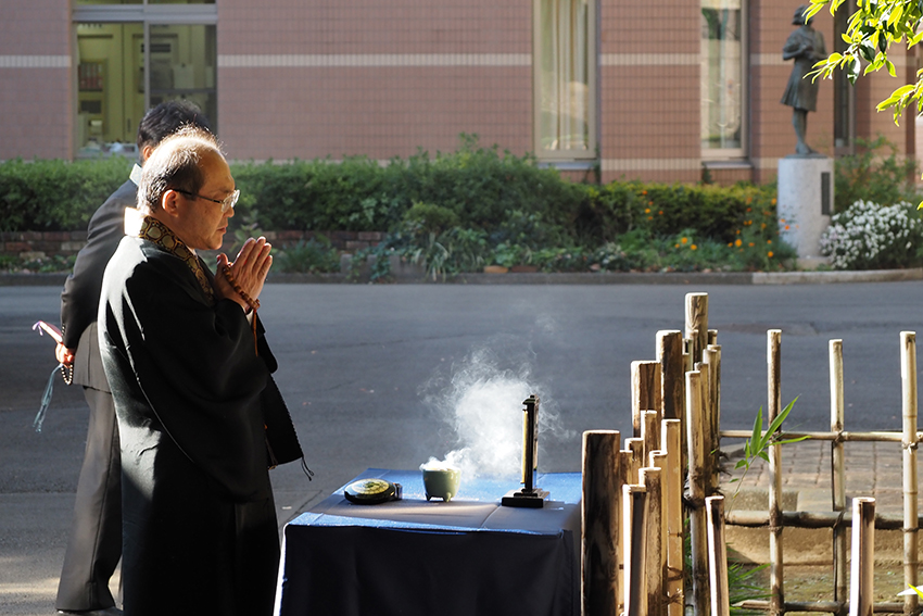 西本照真学長は「この悲しい記憶を次の世代に伝承していくことが大切」と語った