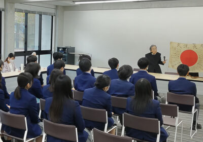 散華乙女追悼会 くれない会平和学習会の語り部として戦争の悲惨さを語る島津さん